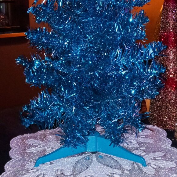 Sparkly Christmas Tree Blue Tinsel Table Top Decor Retro-Style w/FREE skirt - Picture 6 of 8